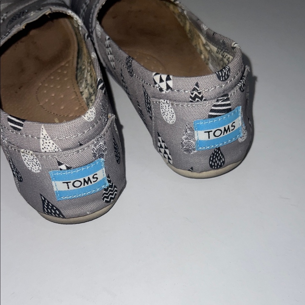 Toms Women’s Slip-Ons size 7 - Picture 4 of 10